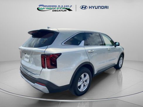 Used 2026 Kia Sorento LX image 7