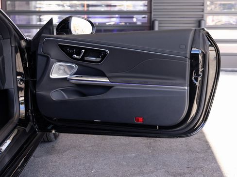 Used 2025 Mercedes-Benz CLE 300 4MATIC Cabriolet image 26