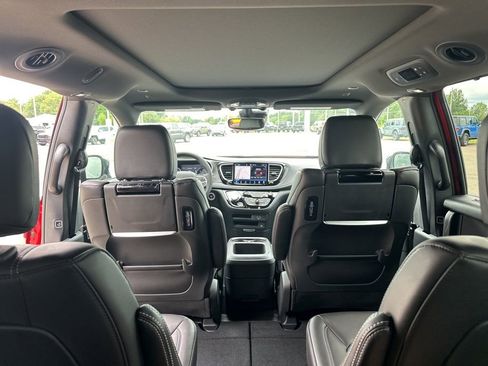 New 2026 Chrysler Pacifica Select image 25