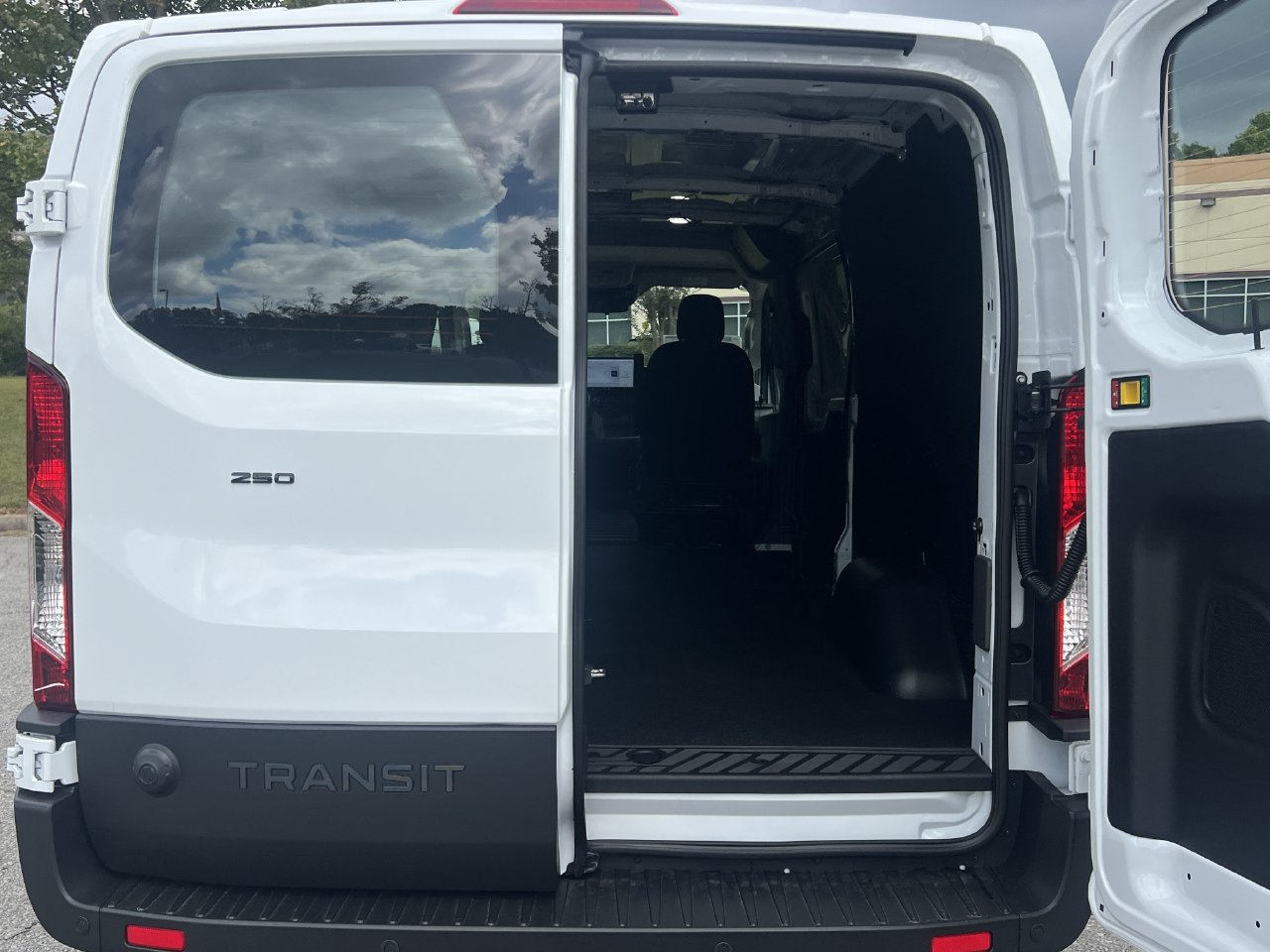 New 2027 Ford Transit 250 Low Roof w/ Load Area Protection Package RWD image 15