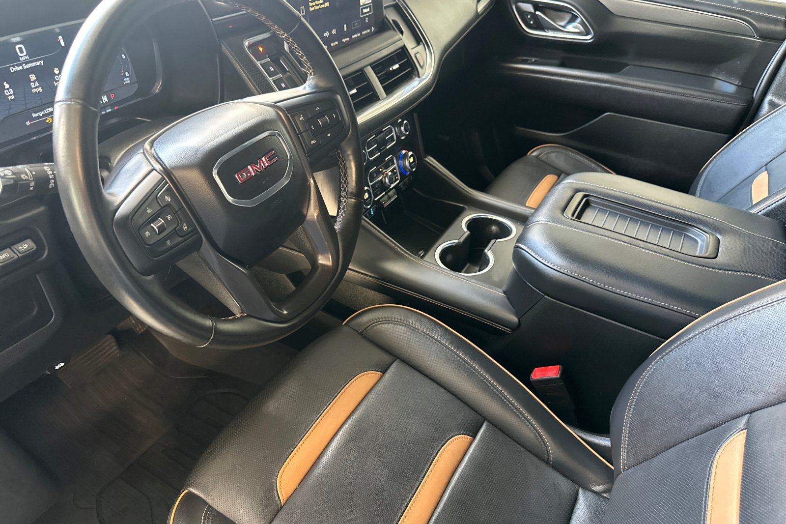 Used 2024 GMC Yukon AT4 w/ Technology Package AWD/4WD image 10