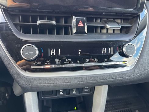 Used 2024 Toyota Corolla Cross XLE image 12