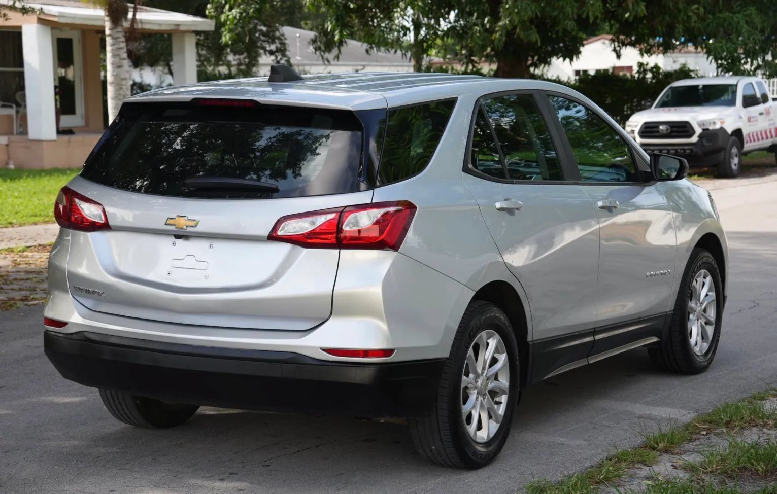 Used 2020 Chevrolet Equinox LS FWD image 6