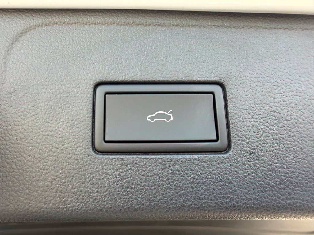Used 2024 Volkswagen Atlas Peak Edition SEL AWD/4WD image 28
