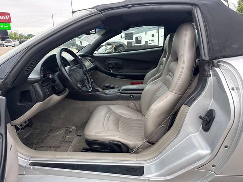 Used 2001 Chevrolet Corvette Convertible w/ Preferred Equipment Group2 RWD image 11