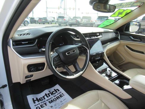 Used 2022 Jeep Grand Cherokee L Limited AWD/4WD image 15
