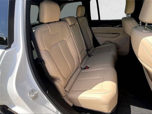 Used 2026 Jeep Grand Cherokee Limited w/ Limited Altitude Package RWD image 30