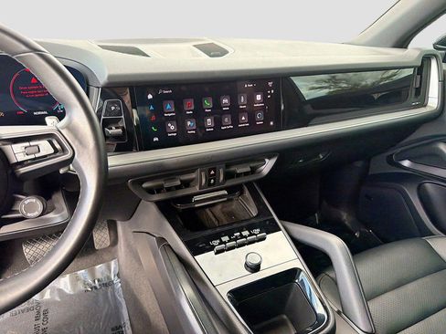 Used 2024 Porsche Cayenne image 28