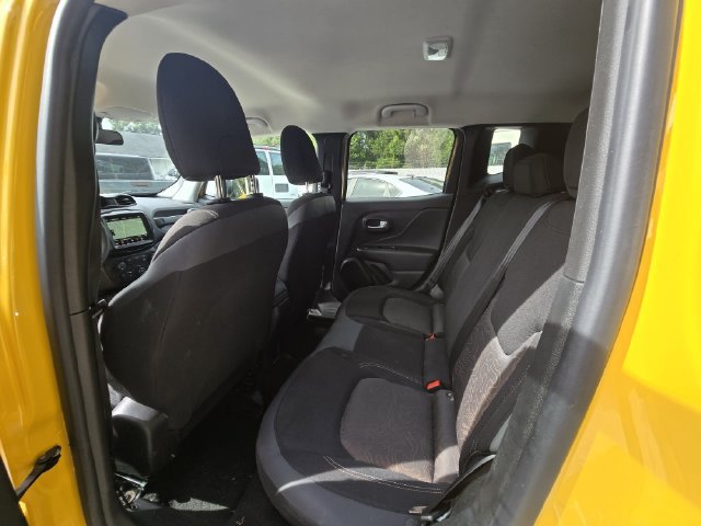 Used 2023 Jeep Renegade Latitude AWD/4WD image 8