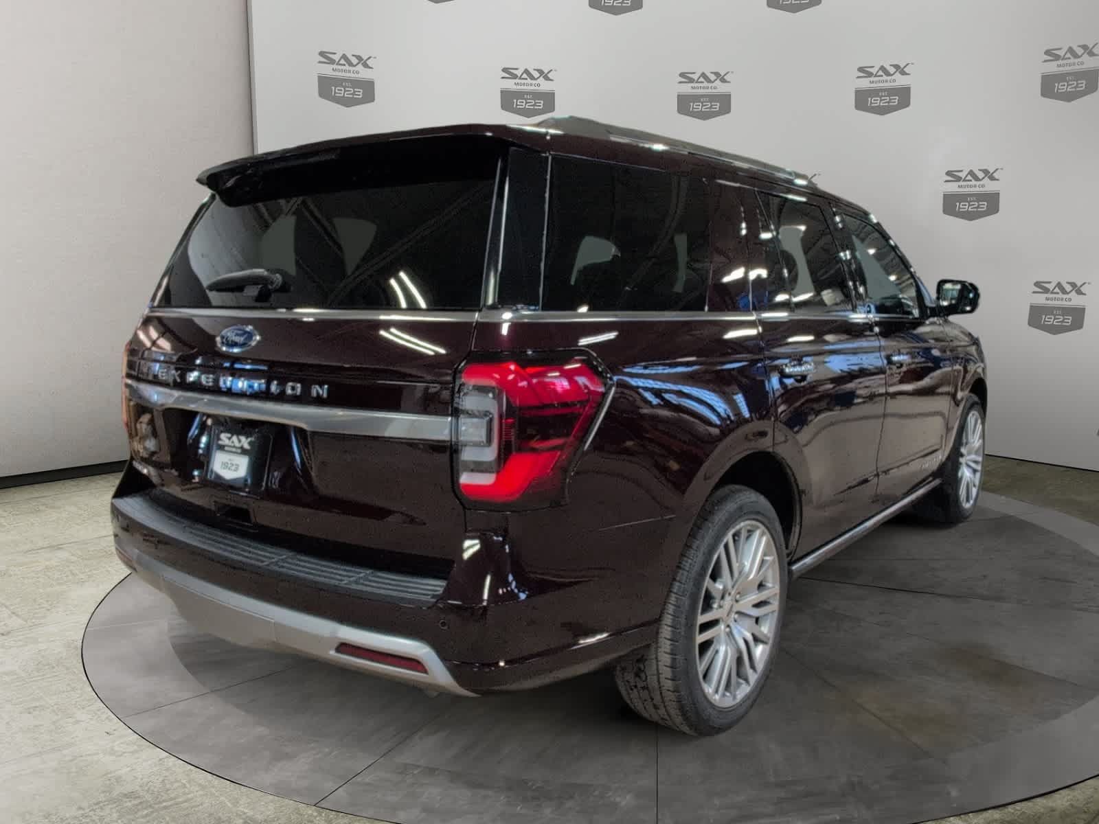 Used 2023 Ford Expedition Platinum AWD/4WD image 5