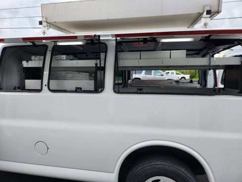 Used 2016 Chevrolet Express 3500 image 10