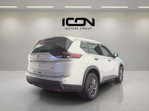 Used 2024 Nissan Rogue S AWD/4WD image 3