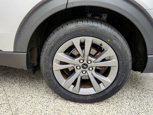 Used 2021 Ford Explorer XLT w/ Equipment Group 202A AWD/4WD image 9