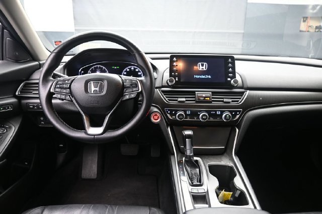 Used 2018 Honda Accord Touring image 9