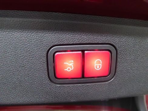 Used 2014 Mercedes-Benz E 350 4MATIC Sedan image 37