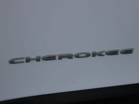 Used 2019 Jeep Cherokee Limited w/ Trailer Tow Group image 20