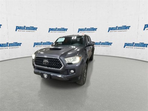 Used 2018 Toyota Tacoma SR5 image 4