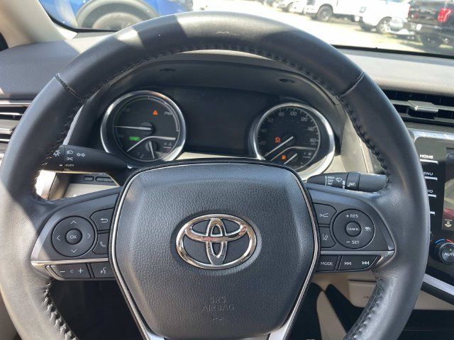 Used 2020 Toyota Camry XLE FWD image 32