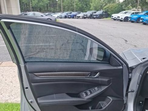 Used 2019 Honda Accord EX image 9