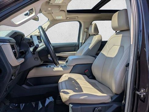 Used 2024 Ford Expedition Limited AWD/4WD image 10