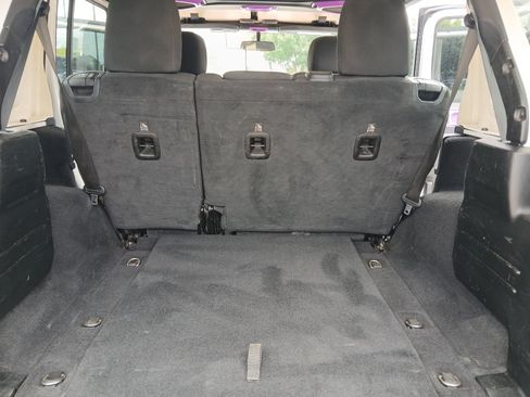 Used 2020 Jeep Wrangler Unlimited Sahara AWD/4WD image 18