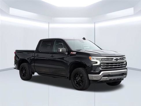 Used 2024 Chevrolet Silverado 1500 LTZ w/ Z71 Off-Road Package AWD/4WD image 8
