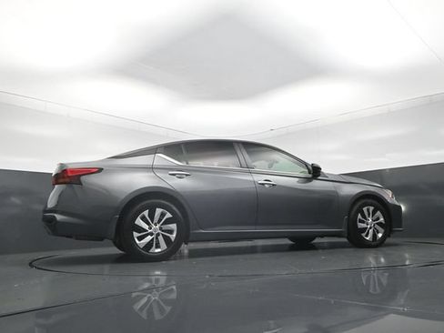 Used 2025 Nissan Altima 2.5 S FWD image 34