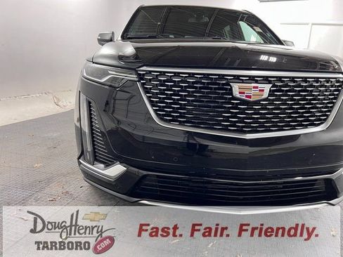 Used 2025 Cadillac XT6 Premium Luxury image 10