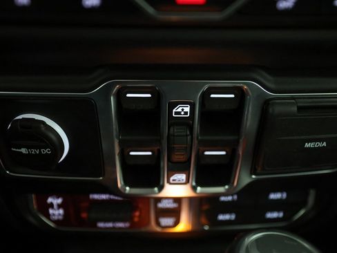 Used 2022 Jeep Wrangler Unlimited Rubicon image 26