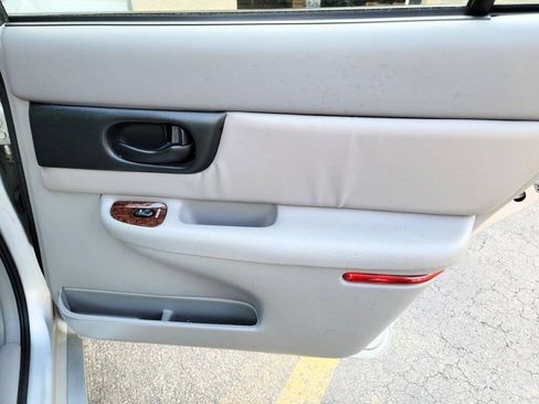 Used 2001 Buick Regal LS w/ Premium Pkg FWD image 21