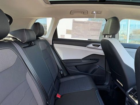 New 2026 Volkswagen Taos SE AWD/4WD image 4