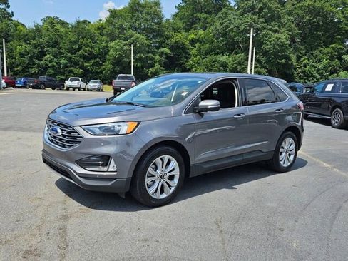 Used 2024 Ford Edge Titanium image 3