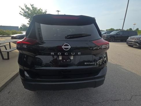 Used 2024 Nissan Rogue SV AWD/4WD image 8