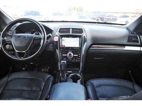 Used 2018 Ford Explorer Limited image 11
