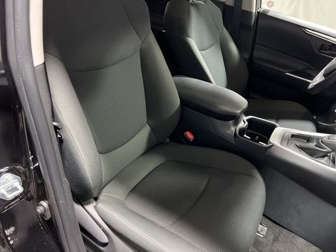 Used 2025 Toyota RAV4 LE image 9