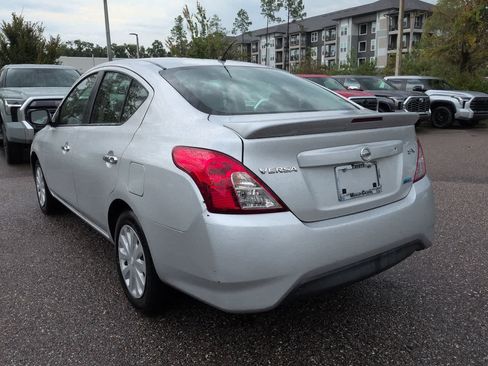 Used 2016 Nissan Versa SV FWD image 4