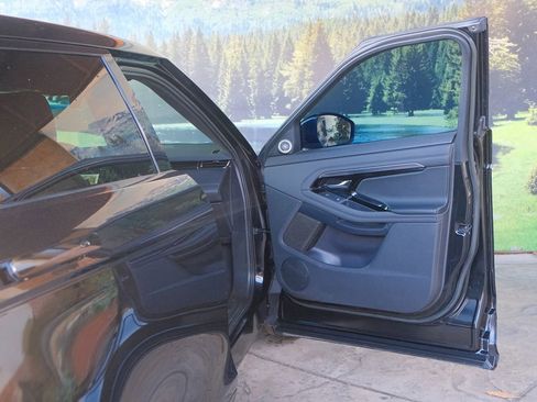 Used 2023 Land Rover Range Rover Evoque R-Dynamic SE image 28