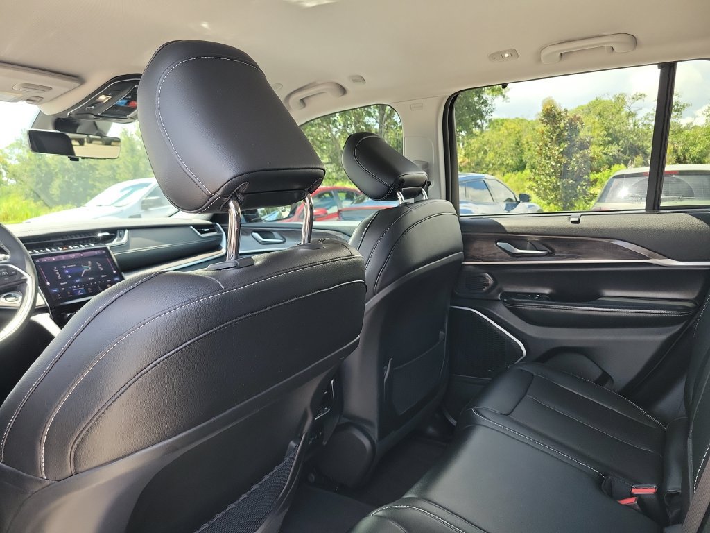 Used 2023 Jeep Grand Cherokee Limited w/ Luxury Tech Group II RWD image 25