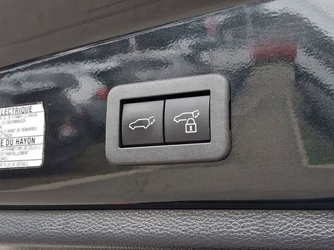 Used 2022 Toyota Corolla Cross XLE w/ Convenience Package image 32