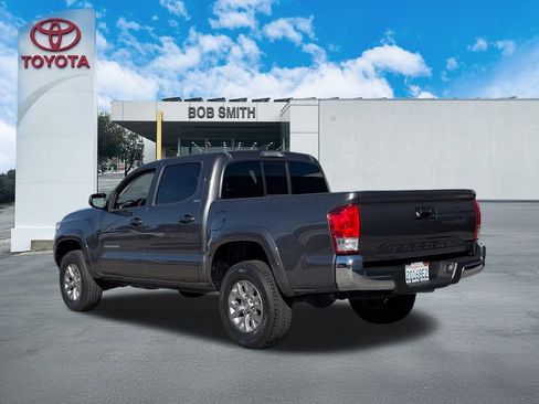 Used 2017 Toyota Tacoma SR5 image 7