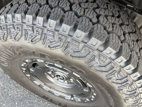 Used 2025 Ford Bronco Badlands w/ Sasquatch Package AWD/4WD image 8