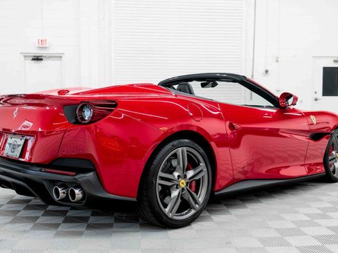 Used 2019 Ferrari Portofino RWD image 13