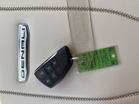New 2026 GMC Yukon XL Denali w/ Denali Reserve Package AWD/4WD image 33