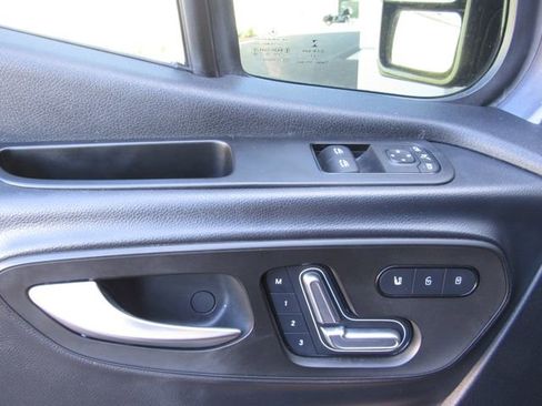 Used 2022 Mercedes-Benz Sprinter 2500 image 12