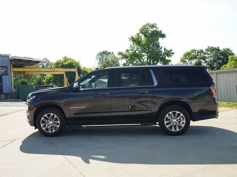 Used 2023 Chevrolet Suburban Premier AWD/4WD image 24