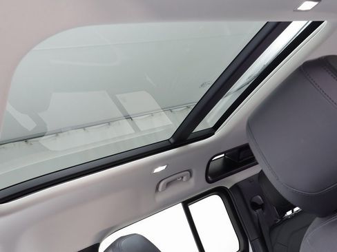 Used 2023 Land Rover Defender 110 SE image 13