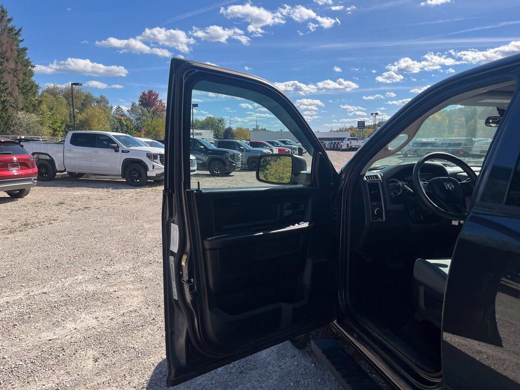 Used 2018 RAM 1500 ST w/ SXT Appearance Group AWD/4WD image 14