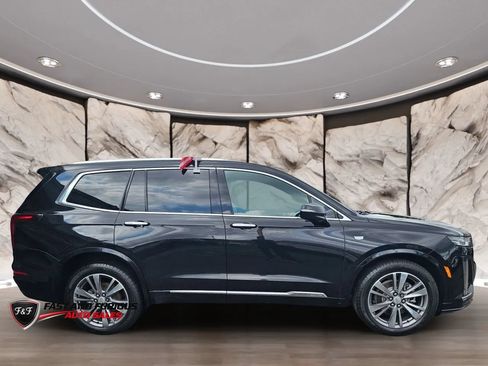Used 2021 Cadillac XT6 Premium Luxury AWD/4WD image 4