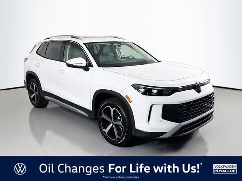 New 2025 Volkswagen Tiguan SE image 1