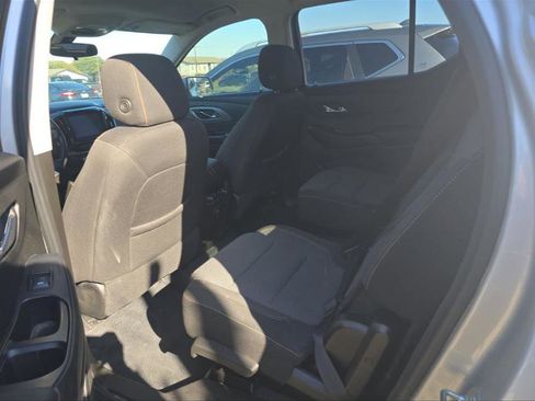Used 2021 Chevrolet Traverse LT image 7